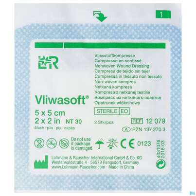 Sie sehen eine Packung Vlieskompressen Vliwasoft 6fach Steril 5x 5cm 2st, Produktbild: 02 Vlieskompressen Vliwasoft 6fach Steril 5x 5cm 2st, A-Nr.: 1372703 - 02