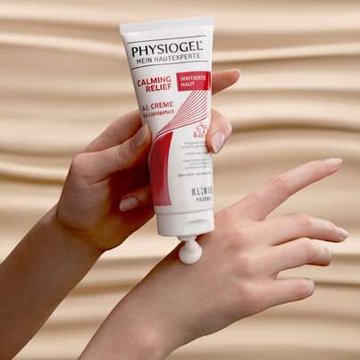 Sie sehen eine Packung PHYSIOGEL® Calming Relief A.I. Creme für irritierte Haut, Produktbild: 08 PHYSIOGEL® Calming Relief A.I. Creme für irritierte Haut, A-Nr.: 5388351 - 08