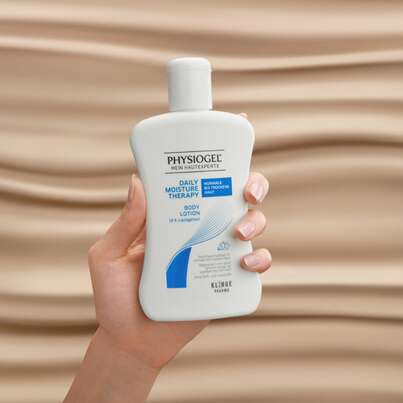 Sie sehen eine Packung PHYSIOGEL® Daily Moisture Therapy Body Lotion für normale bis trockene Haut, Produktbild: 08 PHYSIOGEL® Daily Moisture Therapy Body Lotion für normale bis trockene Haut, A-Nr.: 2703071 - 08