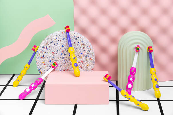 Sie sehen eine Packung Öko Zahnbürste Baby 0-2 Jahre 4.080 Borsten Blau Nordics, Produktbild: 03 Öko Zahnbürste Baby 0-2 Jahre 4.080 Borsten Blau Nordics, A-Nr.: 5930229 - 03