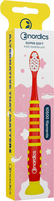 Sie sehen eine Packung Öko Zahnbürste Kids 4+ 10.500 Borsten Rot Nordics, Produktbild: 01 Öko Zahnbürste Kids 4+ 10.500 Borsten Rot Nordics, A-Nr.: 5930293 - 01
