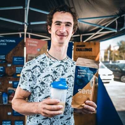 Sie sehen eine Packung SENS Proteinshake mit Grillenmehl – Banane, Produktbild: 02 SENS Proteinshake mit Grillenmehl – Banane, A-Nr.: 5948726 - 02