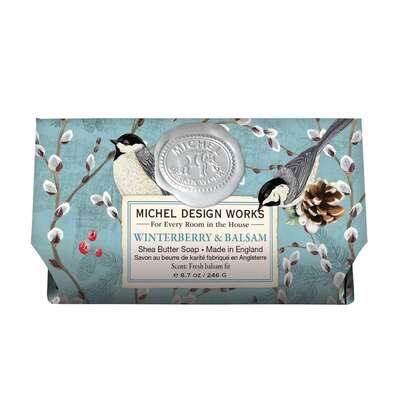 Sie sehen eine Packung Michel Design Works Badeseife Winterberry & Balsam, Produktbild: 01 Michel Design Works Badeseife Winterberry & Balsam, A-Nr.: 6000780 - 01