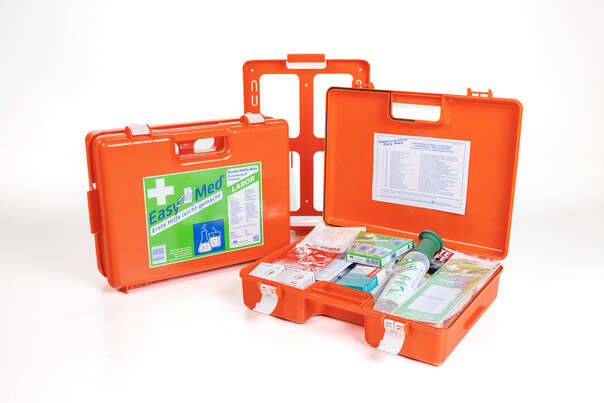 Sie sehen eine Packung EasyMed Erste Hilfe Kasten Labor Z1020, Produktbild: 02 EasyMed Erste Hilfe Kasten Labor Z1020, A-Nr.: 6029737 - 02