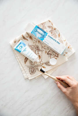 Sie sehen eine Packung Nordics Bio Zahnpasta Complete Pro mit Xylit, Produktbild: 03 Nordics Bio Zahnpasta Complete Pro mit Xylit, A-Nr.: 5332244 - 03