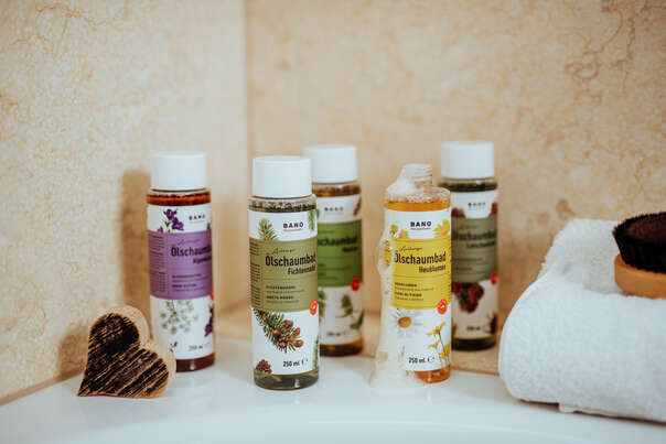 Sie sehen eine Packung Arlberger Ölschaumbad Latschenkiefer, Produktbild: 04 Arlberger Ölschaumbad Latschenkiefer, A-Nr.: 0553472 - 04