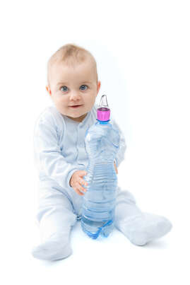 Sie sehen eine Packung Nommy baby Trinkhilfe für Babies und Kleinkinder, Produktbild: 03 Nommy baby Trinkhilfe für Babies und Kleinkinder, A-Nr.: 4589886 - 03