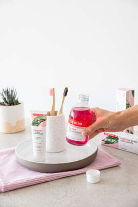 Sie sehen eine Packung Nordics Mundwasser Anti Parodontose - extra Frisch, Produktbild: 03 Nordics Mundwasser Anti Parodontose - extra Frisch, A-Nr.: 5666809 - 03