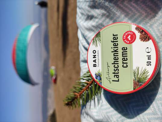 Sie sehen eine Packung Arlberger Latschenkiefercreme, Produktbild: 03 Arlberger Latschenkiefercreme, A-Nr.: 0887687 - 03