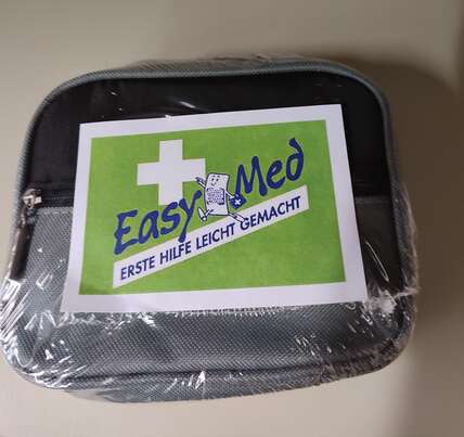 Sie sehen eine Packung EasyMed Erste Hilfe Set Ausflugbag, Produktbild: 04 EasyMed Erste Hilfe Set Ausflugbag, A-Nr.: 5671905 - 04