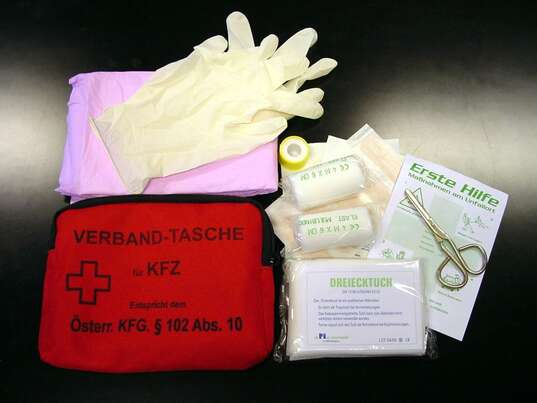 Sie sehen eine Packung EasyMed Autoapotheke KFG §102 Weichpkg., Produktbild: 02 EasyMed Autoapotheke KFG §102 Weichpkg., A-Nr.: 3617729 - 02