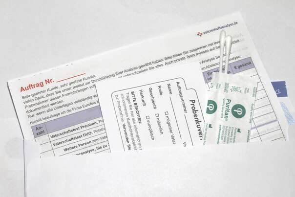 Sie sehen eine Packung Vaterschaftstest Premium, Produktbild: 01 Vaterschaftstest Premium, A-Nr.: 5102662 - 01