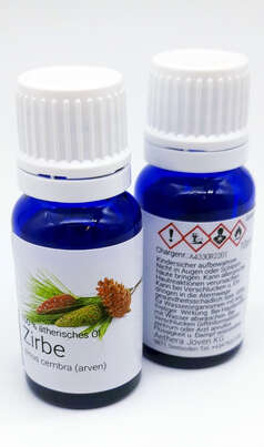 Sie sehen eine Packung Zirbenkieferöl 10 ml, Produktbild: 02 Zirbenkieferöl 10 ml, A-Nr.: 4404131 - 02