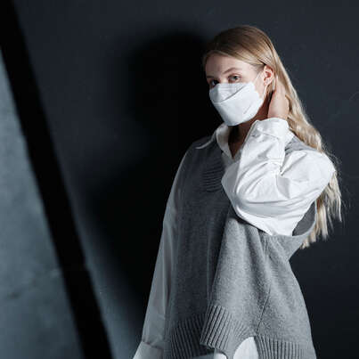 Sie sehen eine Packung AirQueen FFP2 NR Nano Pro Atemschutzmaske Breeze Mask, Produktbild: 03 AirQueen FFP2 NR Nano Pro Atemschutzmaske Breeze Mask, A-Nr.: 5406847 - 03